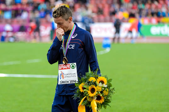 Abeba Aregawi, Sverige, med sin silvermedalj på 1500m