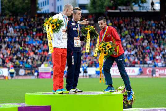 Abeba Aregawi, Sverige, med sin silvermedalj på 1500m