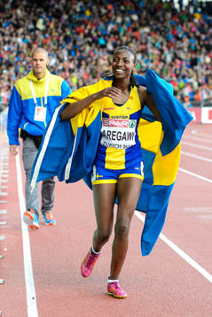 Abeba Aregawi, Sverige, med sin silvermedalj på 1500m