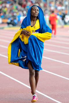 Abeba Aregawi, Sverige, med sin silvermedalj på 1500m