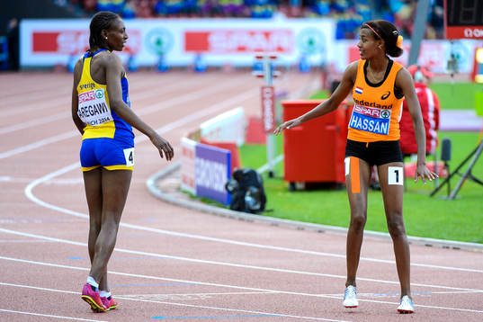 Abeba Aregawi, Sverige, med sin silvermedalj på 1500m