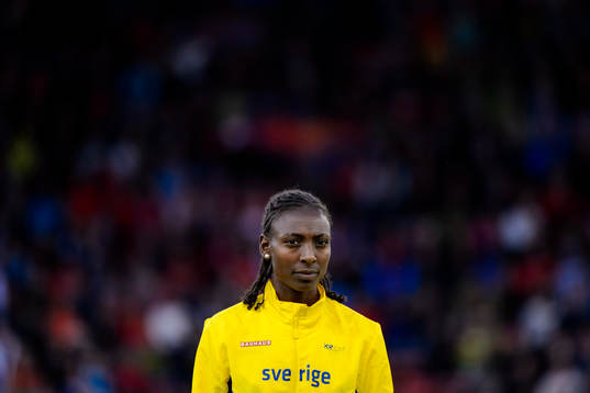 Abeba Aregawi, Sverige, med sin silvermedalj på 1500m