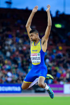 Abeba Aregawi, Sverige, med sin silvermedalj på 1500m