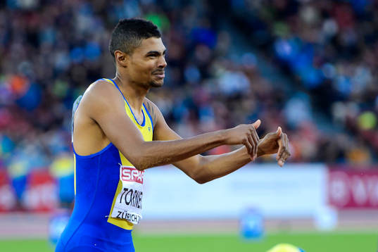Abeba Aregawi, Sverige, med sin silvermedalj på 1500m