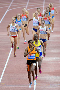 Abeba Aregawi, Sverige, med sin silvermedalj på 1500m
