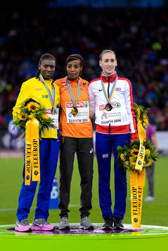 Abeba Aregawi, Sverige, med sin silvermedalj på 1500m
