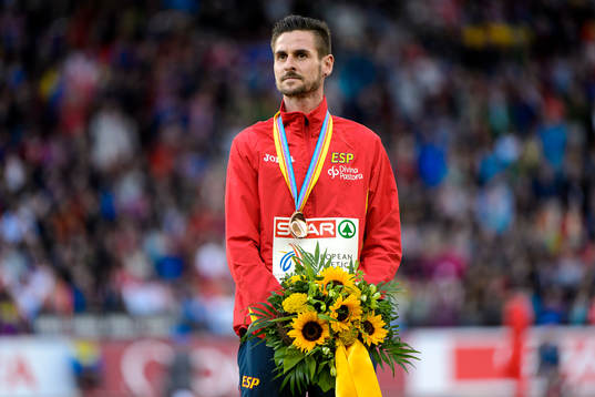 Abeba Aregawi, Sverige, med sin silvermedalj på 1500m