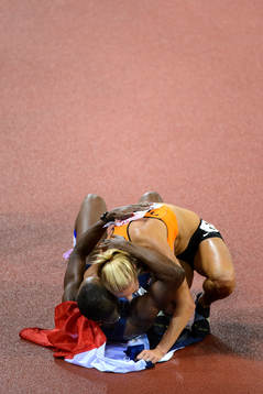 Abeba Aregawi, Sverige, med sin silvermedalj på 1500m