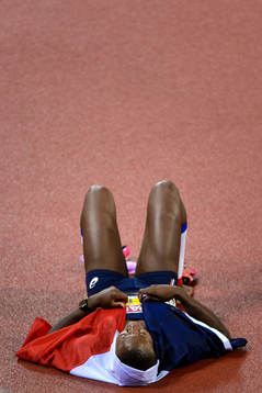 Abeba Aregawi, Sverige, med sin silvermedalj på 1500m