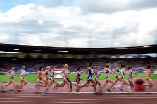 Meraf Bahta, Sverige, springer i finalen på 5000m