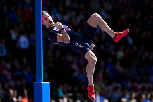 Renaud Lavillenie, Frankrike, jublar i finalen av herrarnas