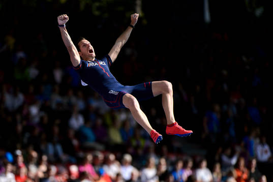 Renaud Lavillenie, Frankrike, jublar i finalen av herrarnas