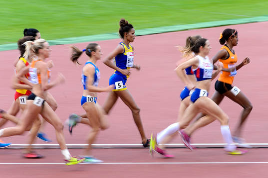 Meraf Bahta, Sverige, springer i finalen på 5000m