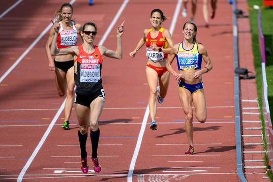 Charlotta Fougberg, Sverige, springer i mål på en