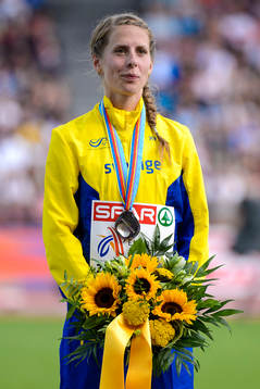 Charlotta Fougberg, Sverige, med sin silvermadalj på 3000m