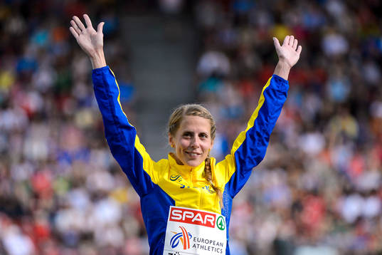 Charlotta Fougberg, Sverige, på prismallen för 3000m
