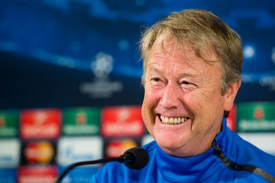Malmö FFs tränare Åge Hareide skrattar