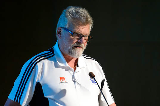 Krister Broman, SHF domarkommitté, presenterar