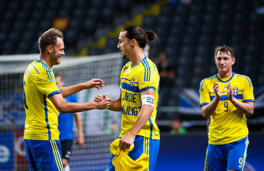 Sveriges Andreas Granqvist (t v) och Kim Källström (t h)