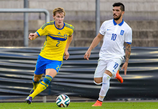 Sveriges Emil Krafth och Greklands Dimitrios Kolovos