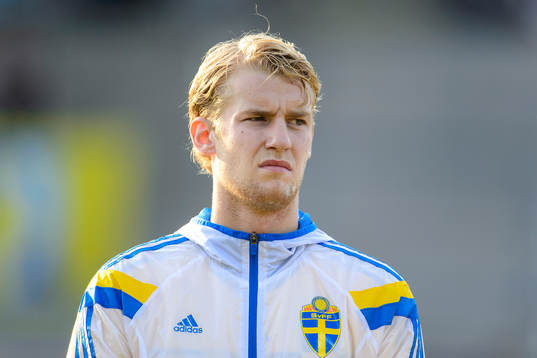 Sveriges Filip Helander vid lineup innan fotbollsmatchen i