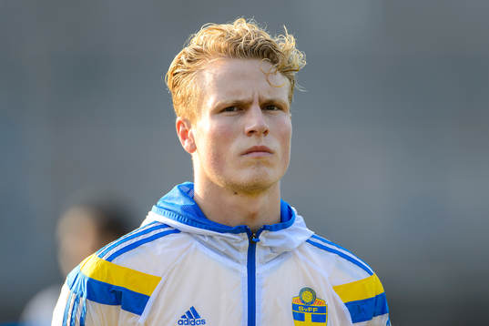Sveriges Oscar Hiljemark vid lineup innan fotbollsmatchen i