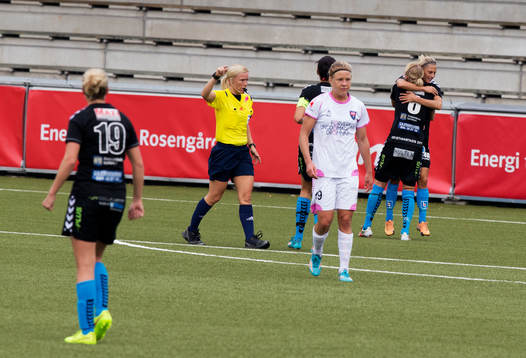 Therese Björck från Kristianstad gör 1-1 och jublar