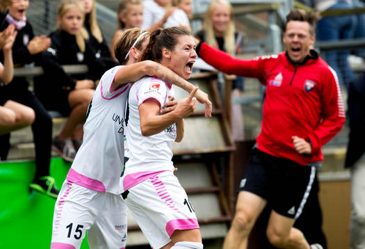Ramona Bachmann från Rosengård gör 2-1 och jublar