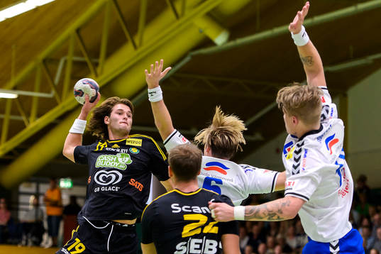 Sävehofs Niclas Fingren laddar för skott