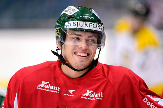 Frölundas Andreas Johnson värmer upp innan  hockeymatchen