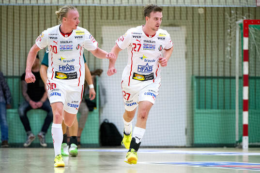 Drotts Henrik Olsson och Pontus Zetterman jublar