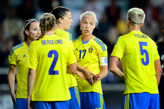 Sveriges Caroline Seger (mitten)