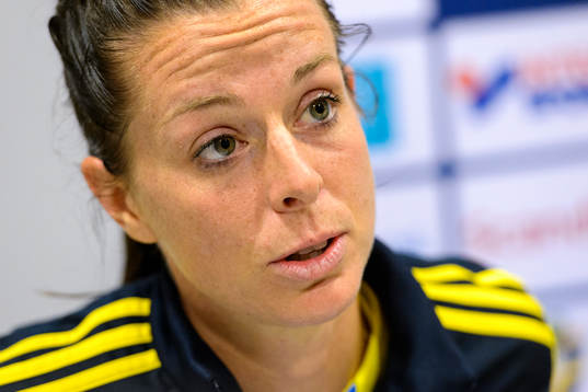 Sveriges Lotta Schelin på en presskonferens