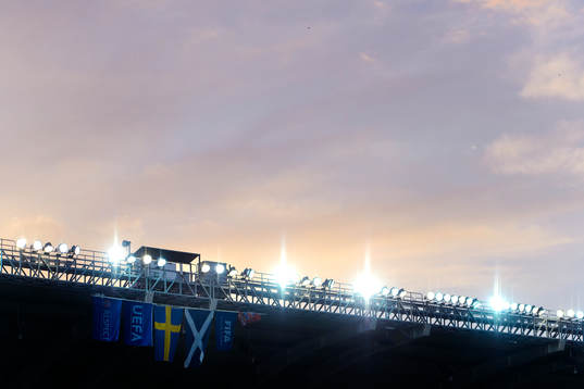 Sveriges och Skottlands flagga hänger på Gamla Ullevi