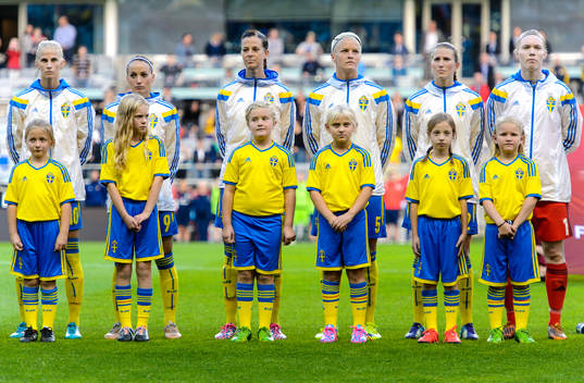 Knattarna står vid lineup med Sveriges Sofia Jakobsson,