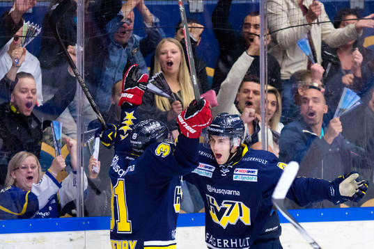 s Mattias Tedenby jublar med Erik Christensen