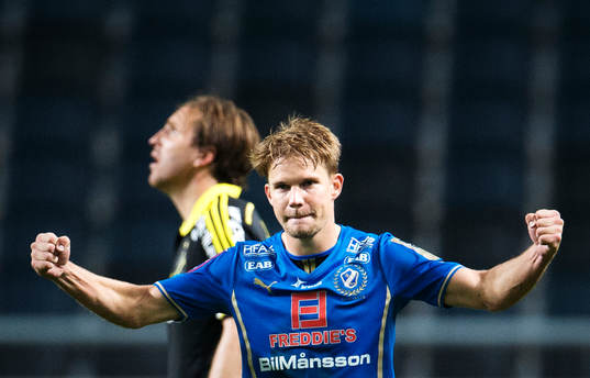Halmstads Johan Blomberg jublar på slutsignalen