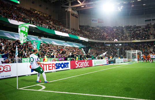 Hammarbys Kennedy Bakircioglu slår en hörna
