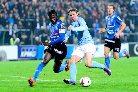 Halmstads Joseph Baffo och Malmö FFs Pawel Cibicki