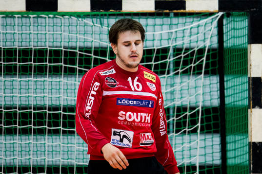 HK Malmös målvakt Nebosja Simic deppar