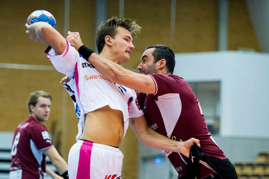 HK Malmös Robert Månsson och Lugis Nemanja Milosevic