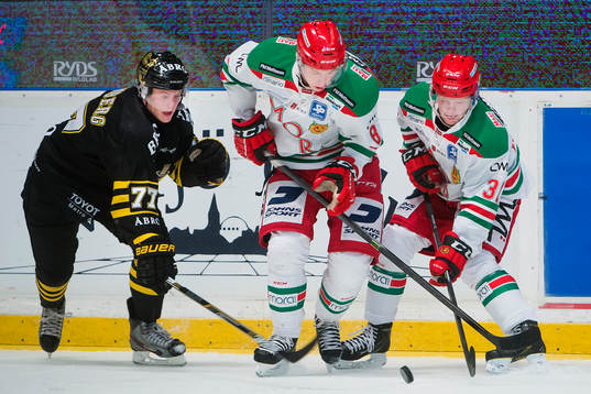 s Jacob Spångberg mot Moras Robin Johansson och Sonny