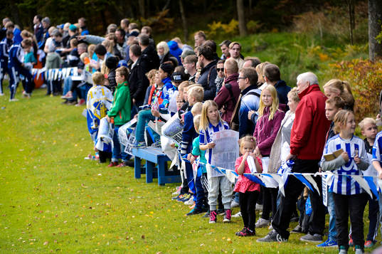 Besökare väntar på spelarna