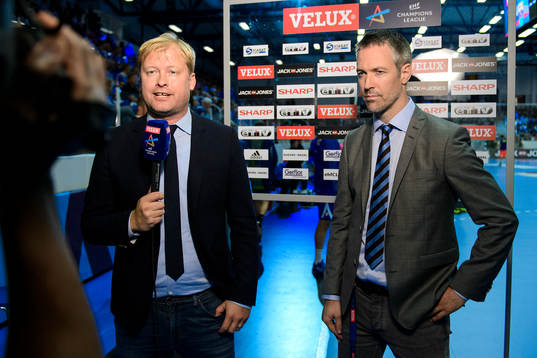 Kommentatorerna Pelle Bäckman och Martin Frändesjö,