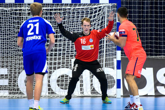 Alingsås  målvakt Mikael Aggefors gör sig redo för en
