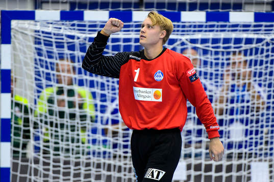 Alingsås målvakt Rickard Frisk jublar