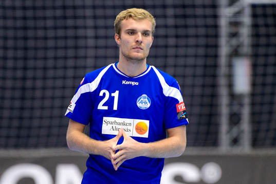 Alingsås Johan Nilsson innan handbollsmatchen i champions