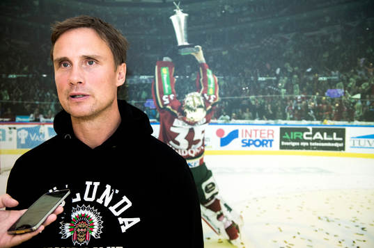 Frölunda presenterar ett förlängt kontrakt med tränare
