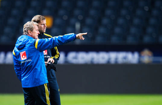 Förbundskapten Erik Hamrén i samtal med Mikael Antonsson
