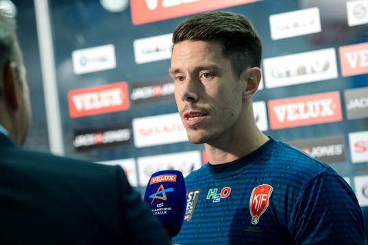Koldings Kim Andersson blir intervjuad av TV